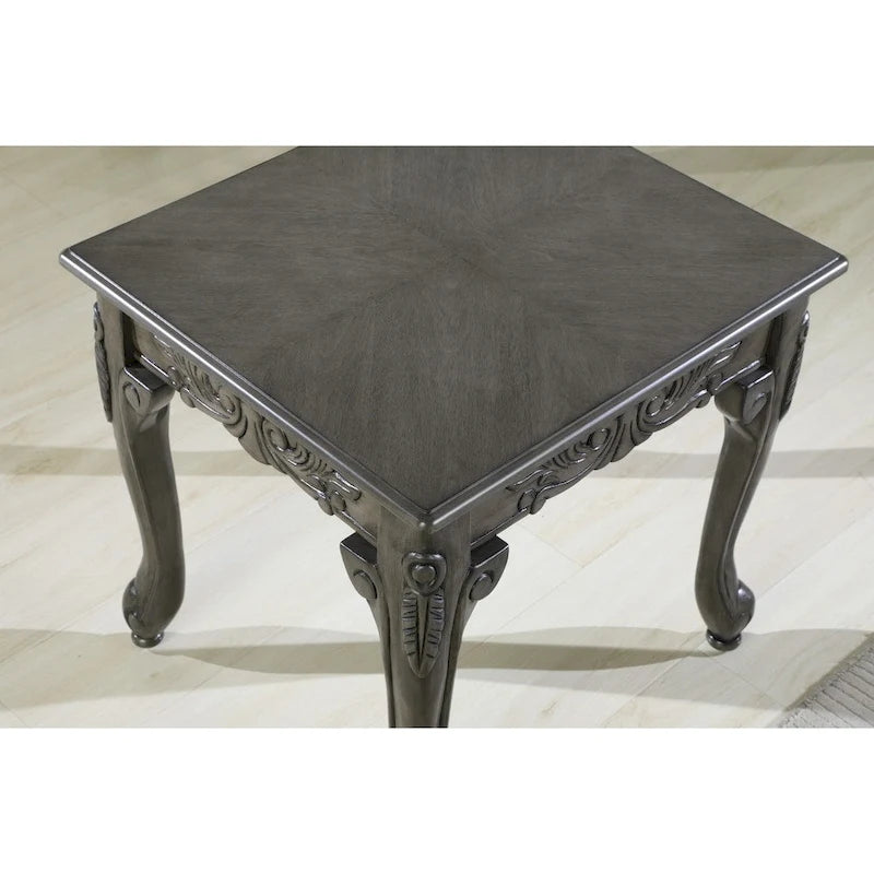 Mesa auxiliar con detalles ornamentales tradicionales