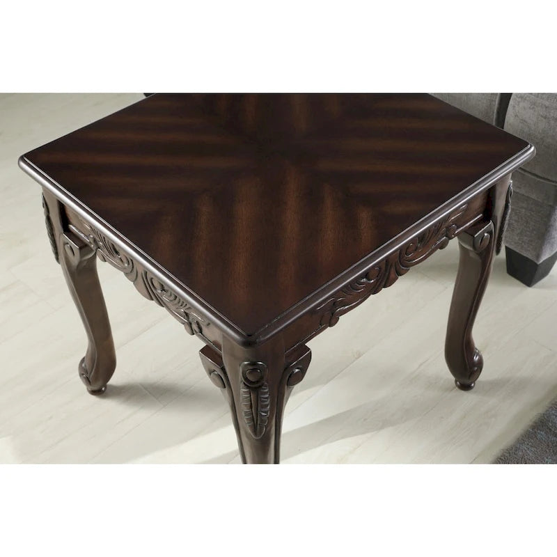 Mesa auxiliar con detalles ornamentales tradicionales